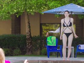 Александра Даддарио секси, Кейт Аптон секси – Стоянка (2017) #10