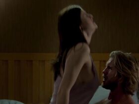 Александра Даддарио секси, Кейт Аптон секси – Стоянка (2017) #21