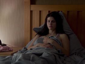 Александра Даддарио секси, Кейт Аптон секси – Стоянка (2017) #24