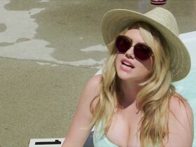 Александра Даддарио секси, Кейт Аптон секси – Стоянка (2017) #5