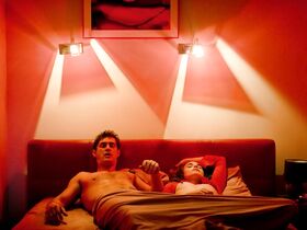 Дарья Плахтий голая – Принцип удовольствия s01e03 (2019)