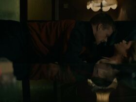 Шинейд Кинэн секси – В тихом омуте s01e03-04 (2019) #4