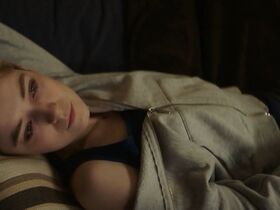 Сара Болгер секси – Хорошую женщину найти тяжело (2019) #4