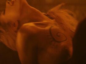 Екатерина Маликова секси – В клетке s01e01 (2019)