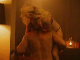 Екатерина Маликова секси – В клетке s01e01 (2019) #3