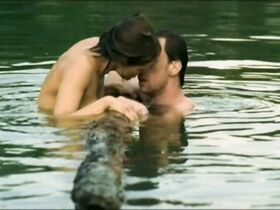 Малгоша Бела голая – Иностранец (2004) #5