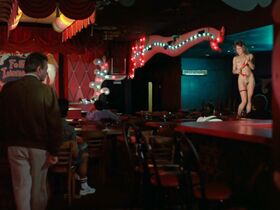 Валентина Форте голая – Режь и беги (1985) #5