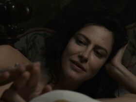 Анна Муглалис голая – Невероятный молодой человек (2014) #2