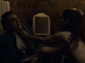 Анна Муглалис голая – Невероятный молодой человек (2014) #6