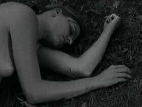 Джулия Горр секси – Иди и играй (2013)