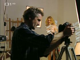 Анна Кулована голая – Dobrá čtvrť s01 (2005) #6