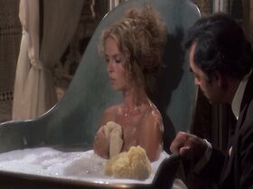 Барбара Бах секси – Остров амфибий (1979) #4