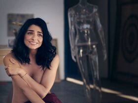 Айслинн Дербес голая – Дом цветов s02e01, e06 (2019)