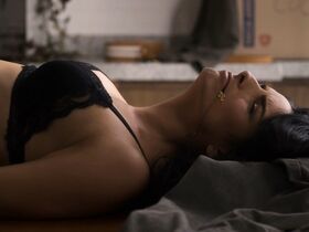 Айслинн Дербес голая – Дом цветов s02e01, e06 (2019) #10