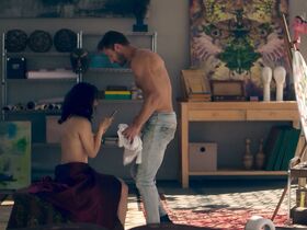 Айслинн Дербес голая – Дом цветов s02e01, e06 (2019) #5