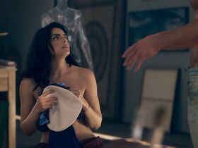 Айслинн Дербес голая – Дом цветов s02e01, e06 (2019) #6