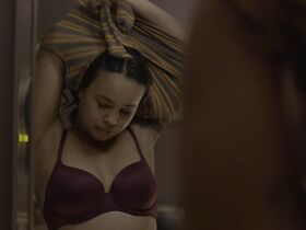 Алиша Боэ секси – 13 причин почему s03e03 (2019) #5