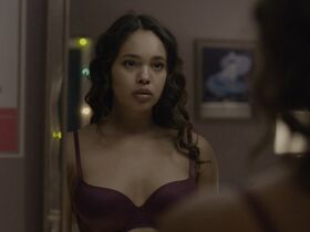 Алиша Боэ секси – 13 причин почему s03e03 (2019) #6