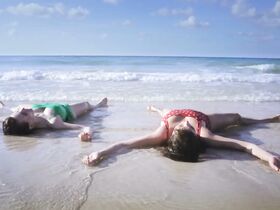 Алекса-Жанна Дюбе голая – Cuba merci-gracias (2019) #3