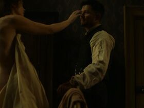 Мейв Дермоди голая – Карнивал Роу s01e01 (2019) #8