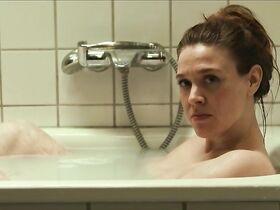 Ан Хелен Ховбю голая – Tosomhed (2019) #6