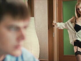 Мирослава Карпович секси – Побег за мечтой (2016)