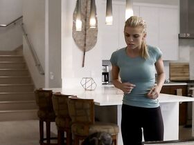 АннаЛинн МакКорд секси – Кошмар на годовщину (2019) #8