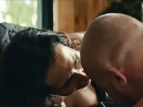 Александра Поплавска голая – Underdog (2018) #11