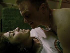 Алина Насибуллина секси – Как Витька Чеснок вёз Лёху Штыря в дом инвалидов (2017) #9