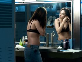 Эми Джо Джонсон секси – Горячая точка s04e01 (2011) #3