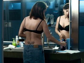 Эми Джо Джонсон секси – Горячая точка s04e01 (2011) #4