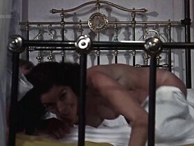 Кларисса Кайе-Мейсон голая – Совершеннолетие (1969)