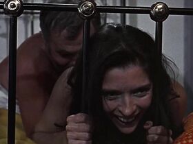 Кларисса Кайе-Мейсон голая – Совершеннолетие (1969) #4