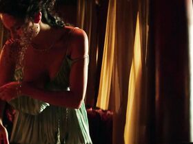 Ирина Шейк голая, Каролина Шимчак секси – Геракл (2014) #3