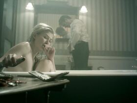Розамунд Пайк секси – Влюбленные женщины (2011)
