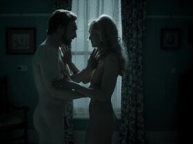 Розамунд Пайк голая – Влюбленные женщины (2011)