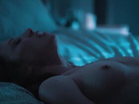 Кэрри Кун голая – Оставленные s01e07 (2014)