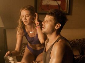 Кэтрин Бек секси – Последние часы (2013) #2
