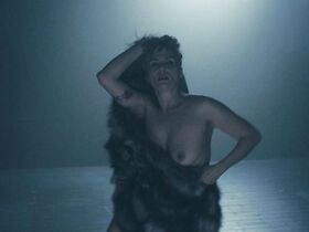 Эмманюэль Сенье голая – Венера в мехах (2013)