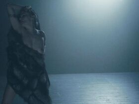 Эмманюэль Сенье голая – Венера в мехах (2013) #2