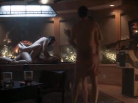 Диора Бэрд голая, Карисса Шеннон голая, Кристина Шеннон голая – Приподнятый s01e01 (2015) #2