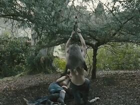 Клэр Форлани голая, Рут Милн голая – Холлэм Фоу (2007)