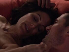 Лиза Эдельштейн секси, Аланна Юбак секси – Инструкция по разводу для женщин s01e09 (2015) #3