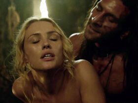 Ханна Нью голая – Чёрные паруса s02e03 (2015) #3
