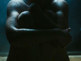 Шарли Брюно голая – Вдали от дома s01e02-05 (2016) #2