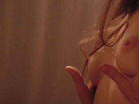 Анджелина Джоли голая – Киборг 2: Стеклянная тень (1993)