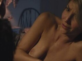 Кристина Гудинг голая, Джиллиан Мюррэй голая – Мы просто друзья (2016) #2