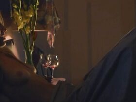 Кристина Гудинг голая, Джиллиан Мюррэй голая – Мы просто друзья (2016) #3