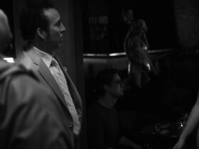 Челси Минан голая – Человек человеку волк (2016)