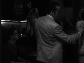 Челси Минан голая – Человек человеку волк (2016) #3